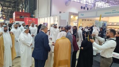 الشيخ سلطان القاسمي يتفقد جناح الهيئة المصرية العامة للكتاب ويكرم الكاتب محمد سلماوي “