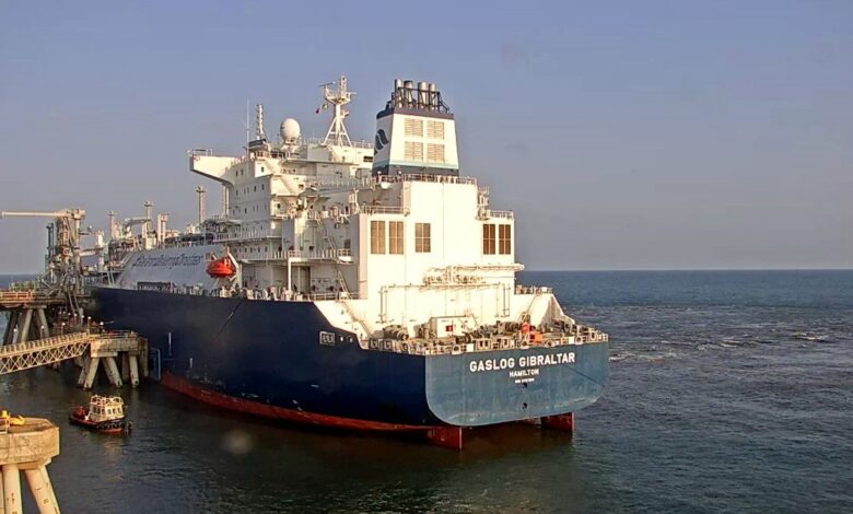 تصدير شحنة من الغاز الطبيعي المسال إلى اليونان