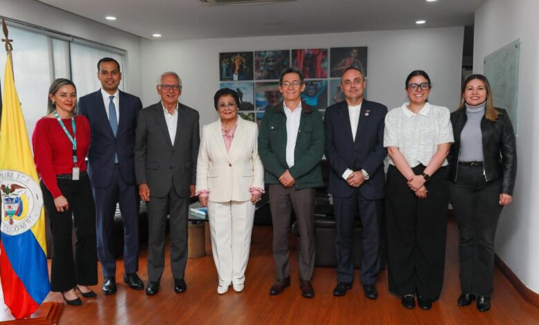  نائب وزير الصحة تبحث مع نظيره الكولومبيى لتبادل الخبرات في الرعاية الصحية