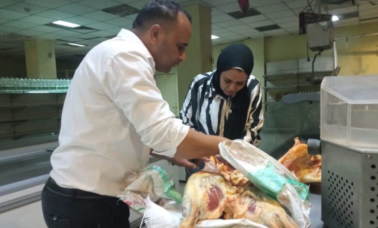 ضبط لحوم ضأن غير صالحة للاستهلاك وتحرير 21 محضرًا خلال حملات رقابية ببني مزار والعدوة