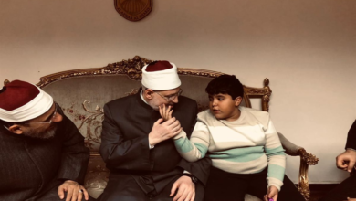 طفل مصري من ذوي الهمم يبهر لجنة التحكيم بالازهر الشريف