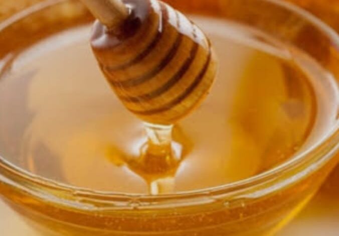 خبراء التغذية .. .العسل بأنواعه المختلفة.. قوة شفائية في كل ملعقة