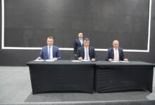 وزير الصناعة و النقل يشهد توقيع عقد إدارة وتشغيل شبكة القطار الكهربائى السريع