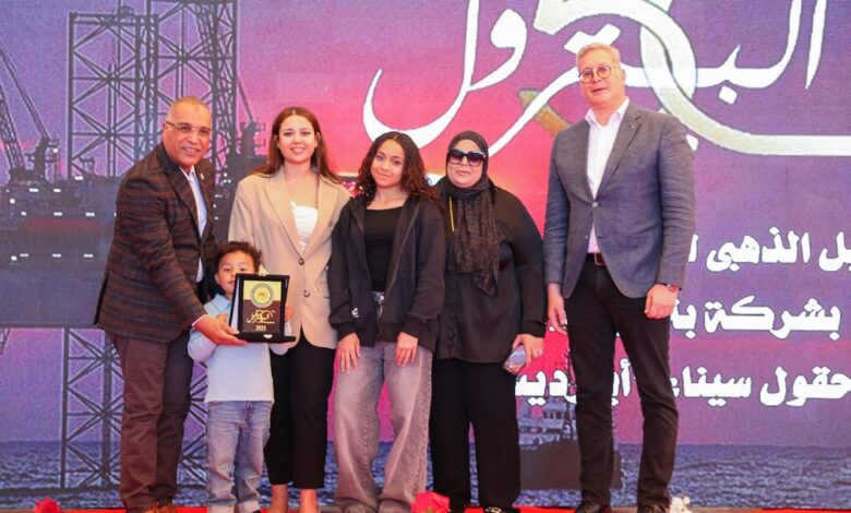 وزير البترول يُشارك العاملين احتفالهم باليوبيل الذهبي لعيد البترول