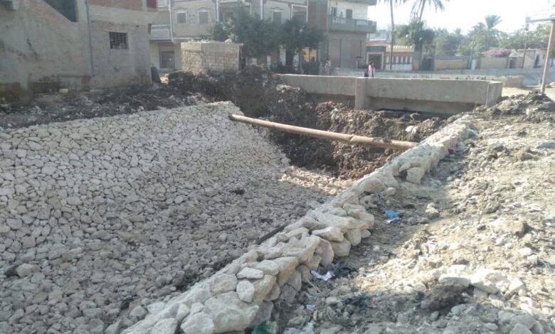 تبطين ترعة بركة