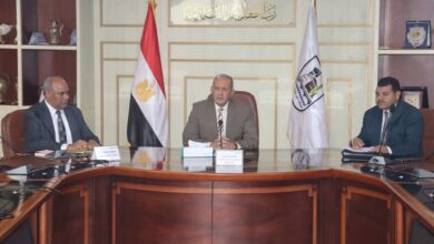 سكرتير عام بنى سويف يعقد اجتماعًا لمناقشة عدد من الطلبات المقدمة من بعض المواطنين