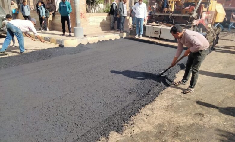 محافظ كفرالشيخ يتابع أعمال الرصف شارع العاشر من رمضان بالحامول