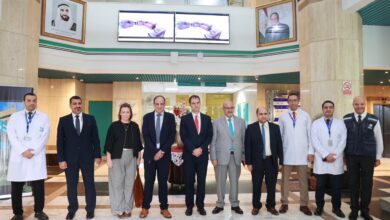 مستشفى الشيخ زايد التخصصي تستقبل وزير الدولة البريطاني لشؤون الشرق الأوسط وممثلي الصحة العالمية بمصر