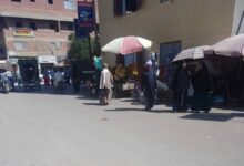 شوارع سمسطا ببنى سويف في قبضة الباعة الجائلين وغياب الحسم يُغذي الفوضى