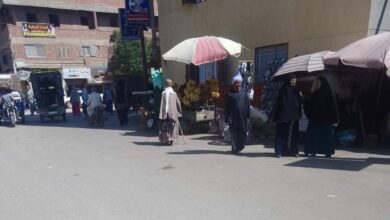 شوارع سمسطا ببنى سويف في قبضة الباعة الجائلين وغياب الحسم يُغذي الفوضى