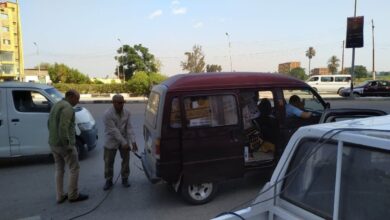 فحص ٩٠٨ سيارة للتأكد من مطابقتها للإشتراطات البيئية بالشرقية