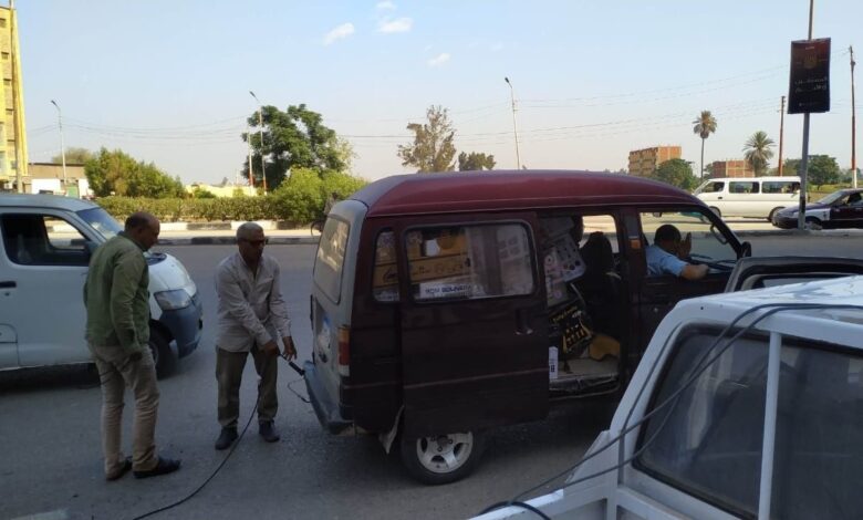 فحص ٩٠٨ سيارة للتأكد من مطابقتها للإشتراطات البيئية بالشرقية