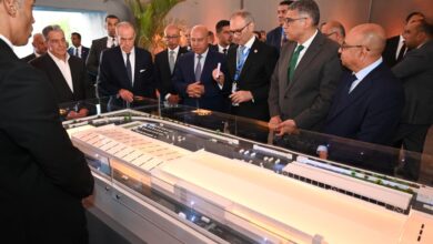 وزير الصناعة والنقل يضع حجر الأساس لمصنع ماك لوسائل النقل