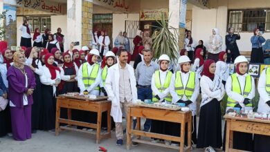 تعليم الشرقية:مديرعام فاقوس التعليمية يزور مدرسة الصنائع بنات