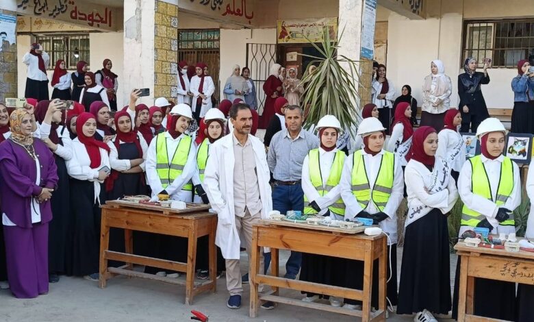 تعليم الشرقية:مديرعام فاقوس التعليمية يزور مدرسة الصنائع بنات