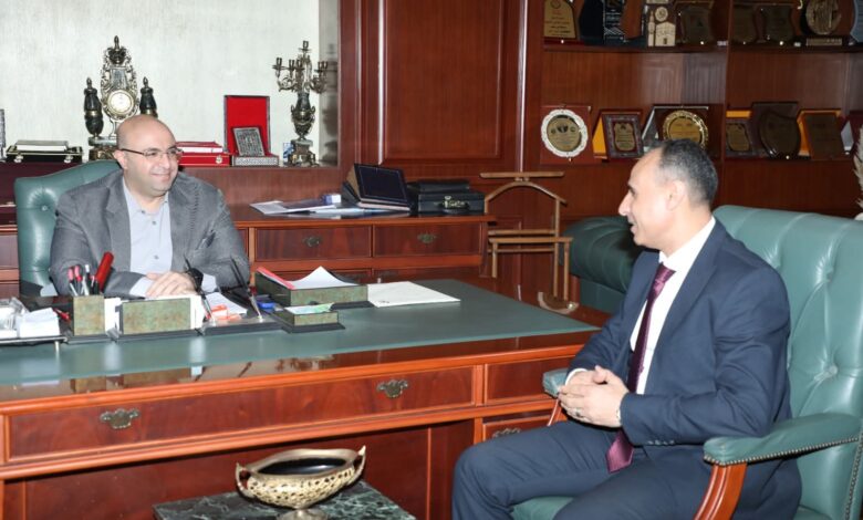 انتحال " سيدة " لصفة طبيب تقوم بالكشف والتشخيص ووصف العلاج بالواسطى