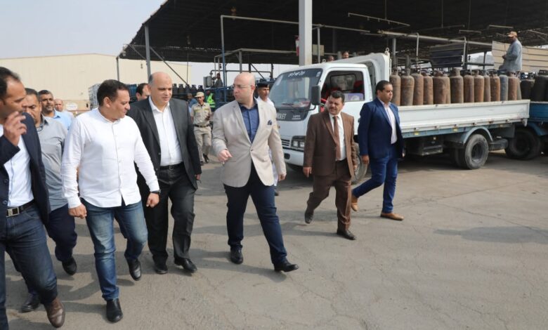 محافظ بني سويف يتفقد مصنع غاز النيل لتعبئة وتوزيع إسطوانات البوتاجاز