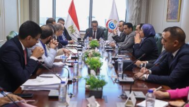 وزير الصحة .. يتابع ضوابط صرف الأجهزة التعويضية