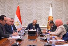 "العمل" مناقشة آليات توسيع مظلة الحماية الاجتماعية للعمالة غير المنتظمة وقطاع المقاولات