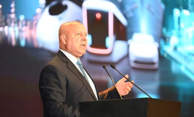 وزير الصناعة والنقل : المعرض خلال أيامه الثلاثة يجسد رسالة مفادها أن الصناعة والنقل ليسا قطاعين منفصلين بل جناحان متكاملان لبناء الجمهورية الجديدة