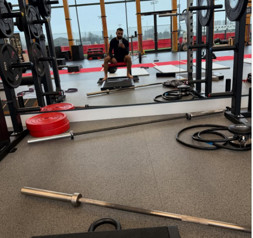 صلاخ فى صالة الجم