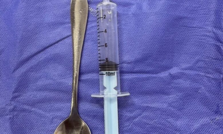 "مسنة" تحاول الإنتحار بمعلقة في شبين الكوم