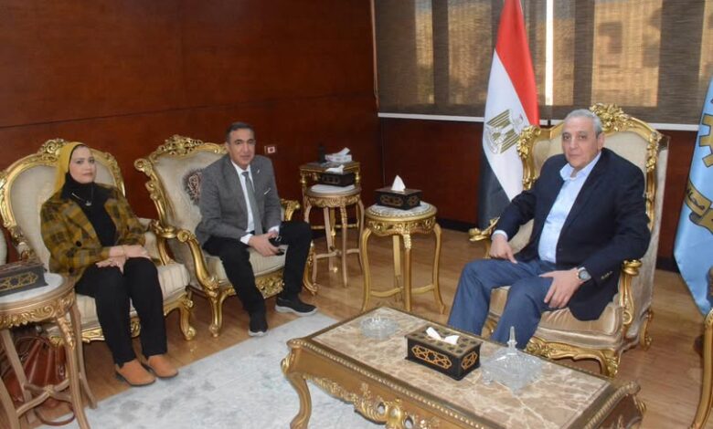 محافظ الغربية : وضع خطة مشتركة للارتقاء بالخدمات البيطرية