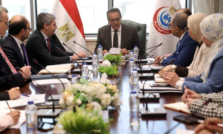 وزير الصحة يتابع تطورات الاتفاقيات الدولية لإنشاء مصنع اللقاحات متعدد المراحل