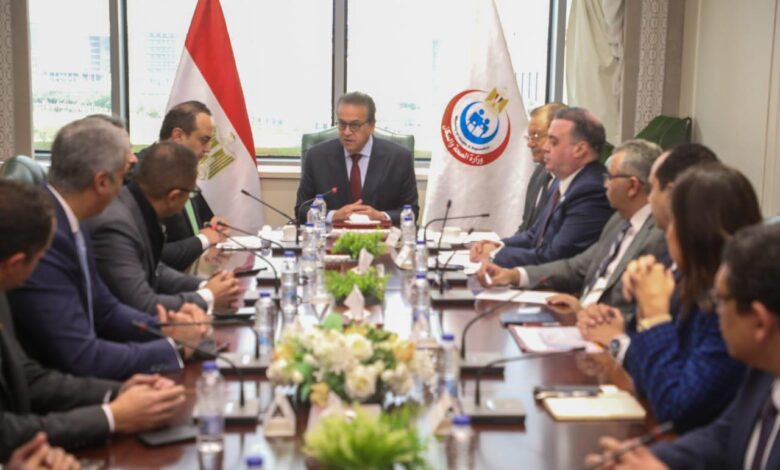 وزير الصحة يعقد اجتماعاً لمناقشة الموقف التنفيذي لمشروع ميكنة التأمين الصحي الشامل