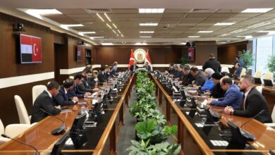 نائب رئيس مجلس الوزراء وزير الصحة يعقد اجتماعًا موسعًا مع نظيره التركي