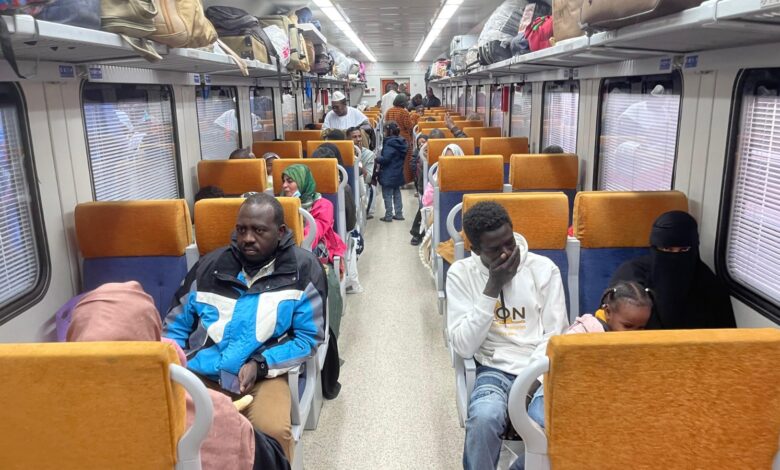 سكك حديد مصر تسيير الرحلة رقم (44) لقطارات "العودة الطوعية" لنقل لأشقاء السودانيين