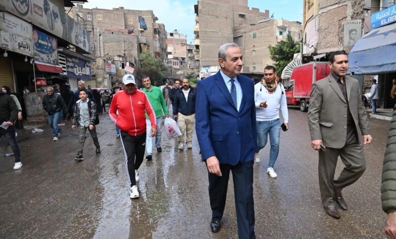 وسط أمطار المحلة : محافظ الغربية في الشوارع يستمع لشكاوى الأهالي عن قرب