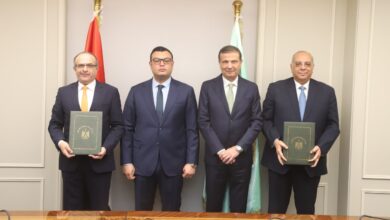 وزيرا الزراعة والإسكان يشهدان توقيع عقد اتفاق بين بحوث الصحراء و "المقاولون العرب"