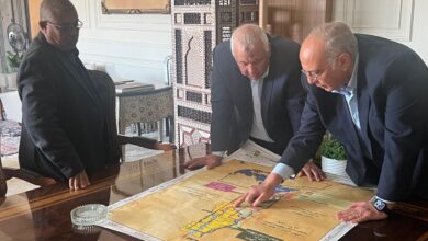 رئيس "بحوث الصحراء" يلتقي بمحافظ الوادي الجديد لمناقشة تعزيز التنمية الزراعية وحماية المشروعات القومية