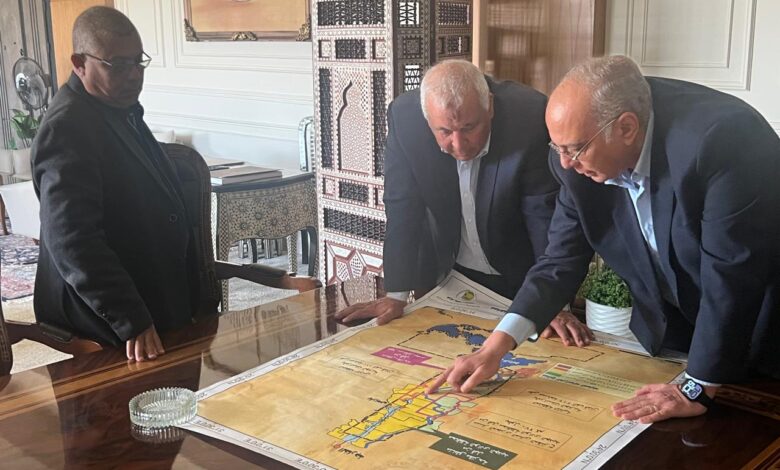 رئيس "بحوث الصحراء" يلتقي بمحافظ الوادي الجديد لمناقشة تعزيز التنمية الزراعية وحماية المشروعات القومية