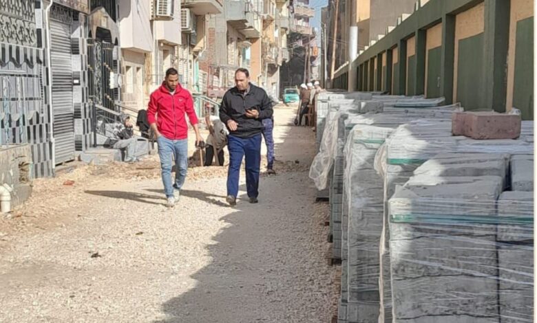 تركيب الإنترلوك بالشوارع بمركزى منيا القمح ومشتول السوق بالشرقية