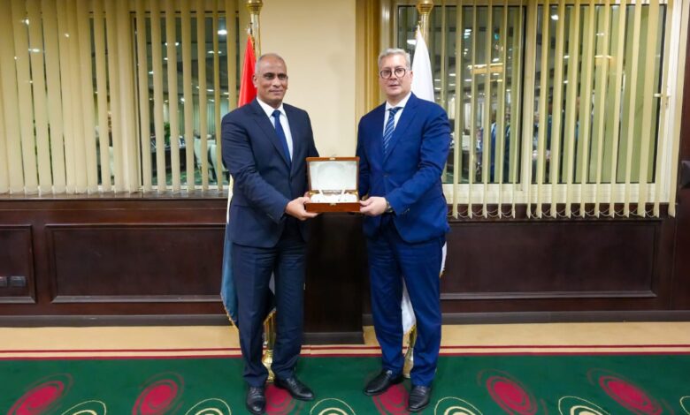 وزير البترول والثروة المعدنية يُكرم المهندس إبراهيم مكي بمناسبة انتهاء فترة عمله