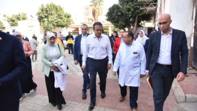 وزير الصحة يوجه بإحالة المتغيبين عن العمل بقسمي العيادات الخارجية والصيدلية إلى التحقيق