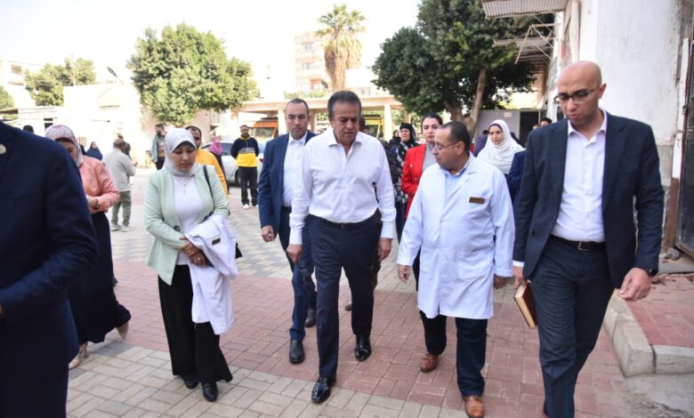 وزير الصحة يوجه بإحالة المتغيبين عن العمل بقسمي العيادات الخارجية والصيدلية إلى التحقيق