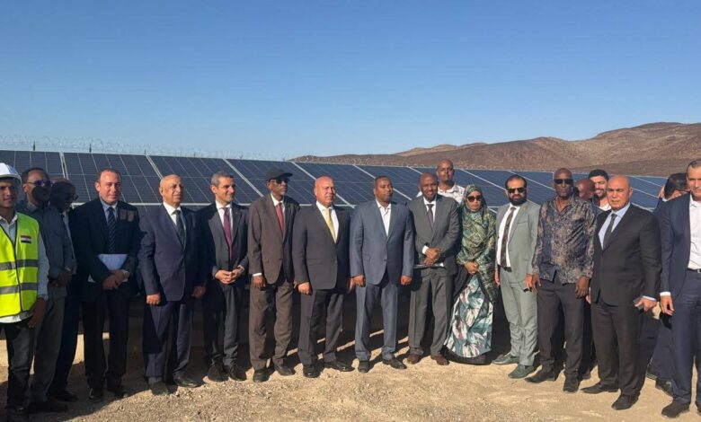 وزير الصناعة والنقل يفتتح محطة الطاقة الشمسية بقرية "عمر كجع" بمنطقة "عرتا" بجيبوتي