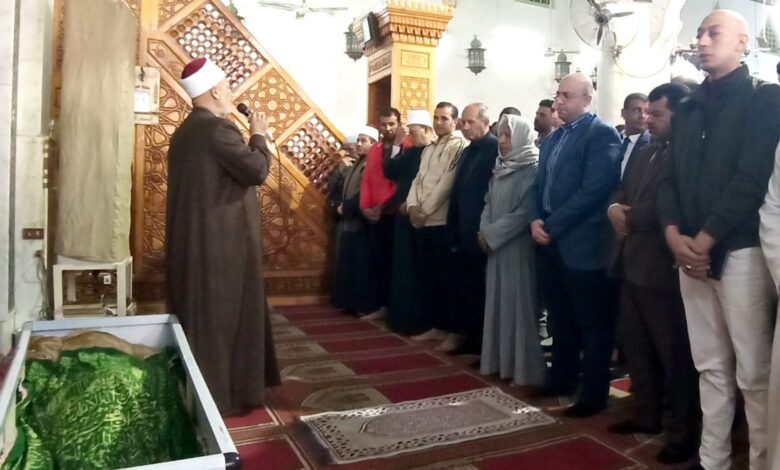 محافظ بني سويف يؤدي