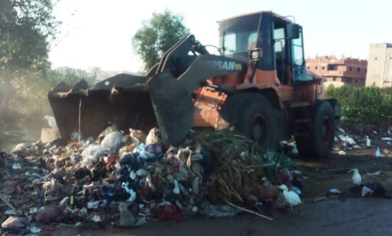 في جولة ميدانية مكثفة : تابع رئيس المدينة أعمال رفع كفاءة النظافة العامة بقلين
