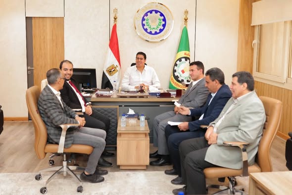 نائب محافظ الدقهلية : يعقد اجتماعا لدعم سياسة التحول الرقمي وتقديم الخدمات المميكنة