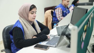 الخط الساخن (105) يستقبل 5000 مكالمة خلال نوفمبر 2025 بنسبة إنجاز 100%