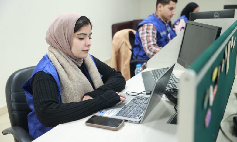 الخط الساخن (105) يستقبل 5000 مكالمة خلال نوفمبر 2025 بنسبة إنجاز 100%