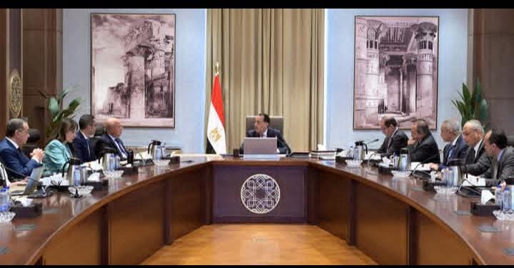 رئيس الوزراء : يُتابع إجراءات منع تهريب السلع والبضائع في مختلف المنافذ