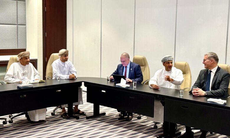 وزير البترول يبحث تعميق التعاون بين نفط عمان والشركات المصرية