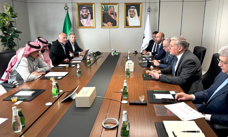 وزير البترول : يبحث زيادة فرص الشركات المصرية في أعمال مشروع نيوم بالسعودية