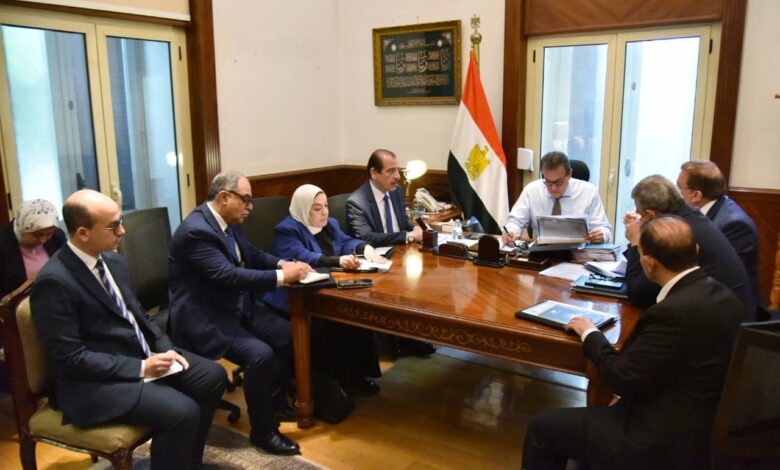 وزير الصحة يبحث مع الرئيس التنفيذي لمدينة اللقاحات مستجدات المشروع