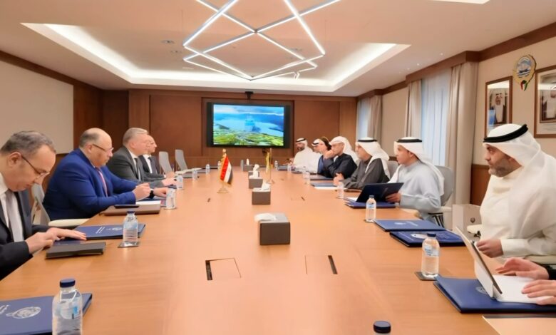 وزير البترول : يبحث مع وزير الكهرباء والماء ورئيس هيئة الاستثمار الكويتية تعزيز الاستثمارات المشتركة في مجالات البترول والتعدين